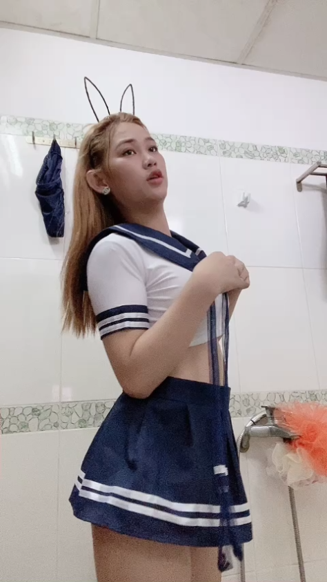 Đồ cosplay thuỷ thủ show trong nhà tắm - clip sex