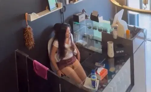 [Sex Viet] Lén địt nhau ở quầy thu ngân vội rút ra khi có khách vào