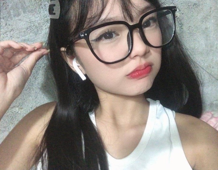 [viet69] Em Gái Kính Cận Xinh Đẹp Dâm Đãng Tự Sướng Lồn Non